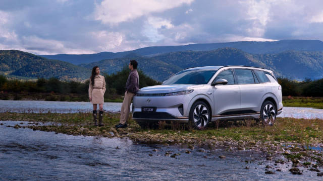 我们今天要说的东风奕派eπ008，无论是性能还是配置…