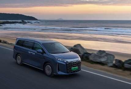 1月8日,比亚迪旗下最新MPV车型夏正式上市,共有4款配置。比亚迪王朝网供图