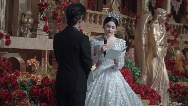 恭喜李心艾今日大婚，看到了和小9岁的男友刘子瑞的婚礼…