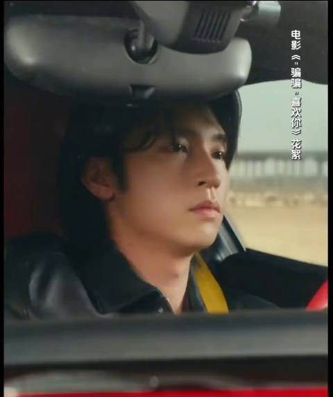 电影版漂移vs人工拖尾版 孙阳在电影里有一场漂移的戏，直接起飞非常帅气…