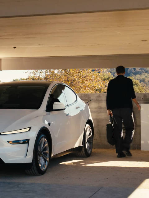 网友都说焕新Model Y不好看，但这车的销量跟颜值基本无关…