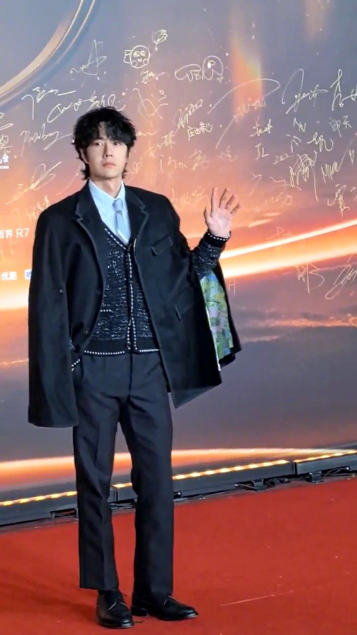 嗷嗷嗷嗷！超绝酷盖啵啵@UNIQ-王一博 请停止散发魅力！