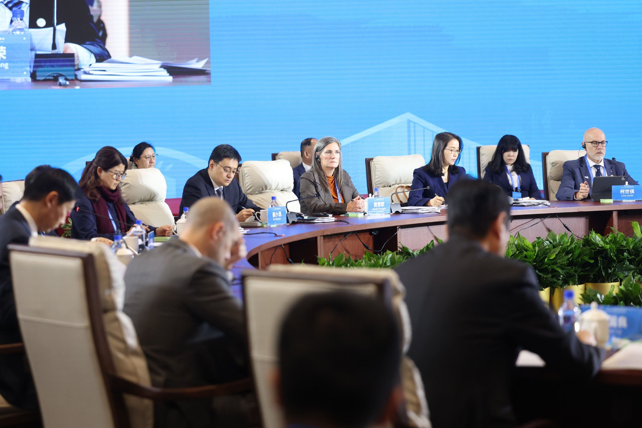 嘉賓圍繞「會展如何賦能城市產業發展」和「會展業如何帶動城市消費」對話交流。新京報記者 王貴彬 攝