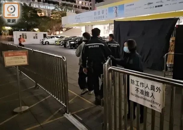 警方在现场调查。图源：香港东网