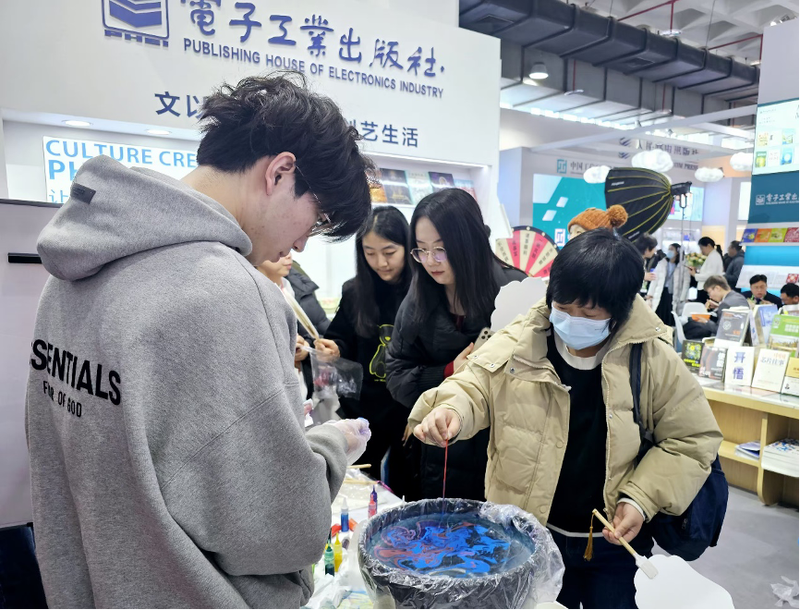 2025北京图书订货会现场(商重明/摄)。