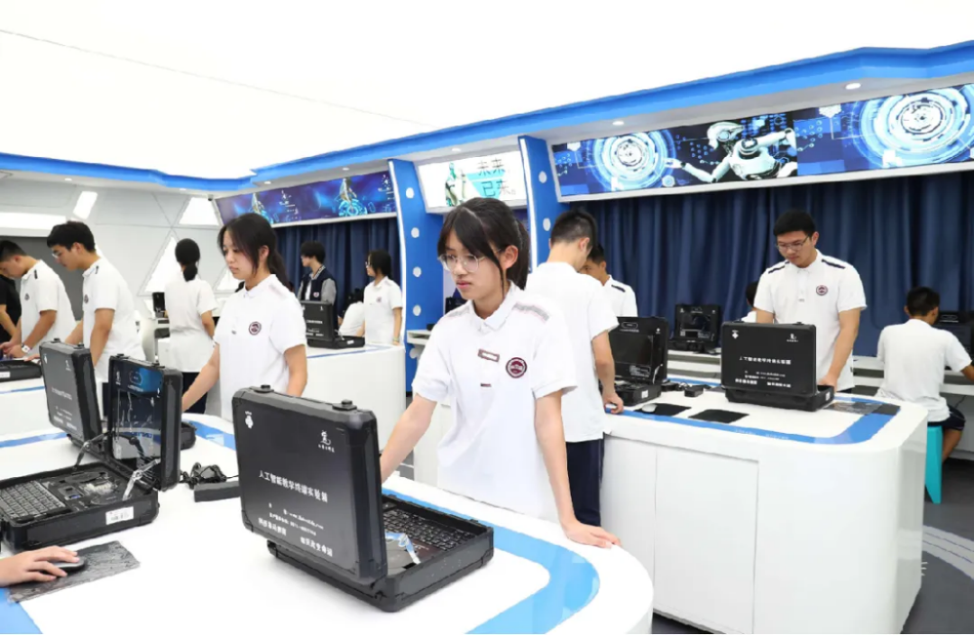 培养未来人才，浙江省中小学推动人工智能教育进校园|杭州市|温州市|绍兴市|舟山市|杭州师范大学_新浪新闻