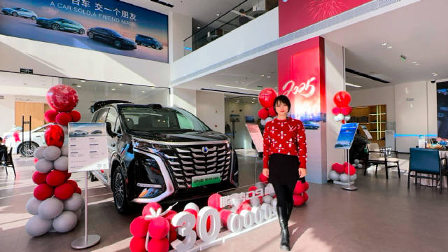 价格不变全面升级，探店2025款腾势D9