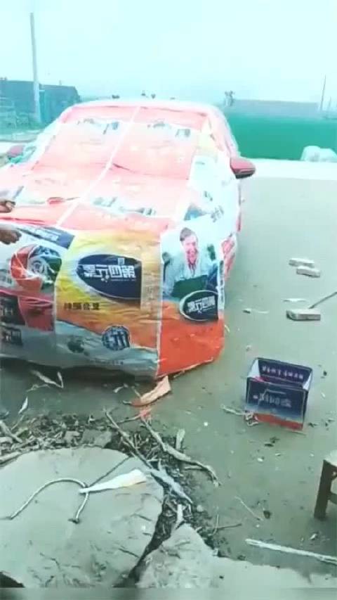 俺奶奶在家闲着没事，就给我家车，手工缝了个车衣！