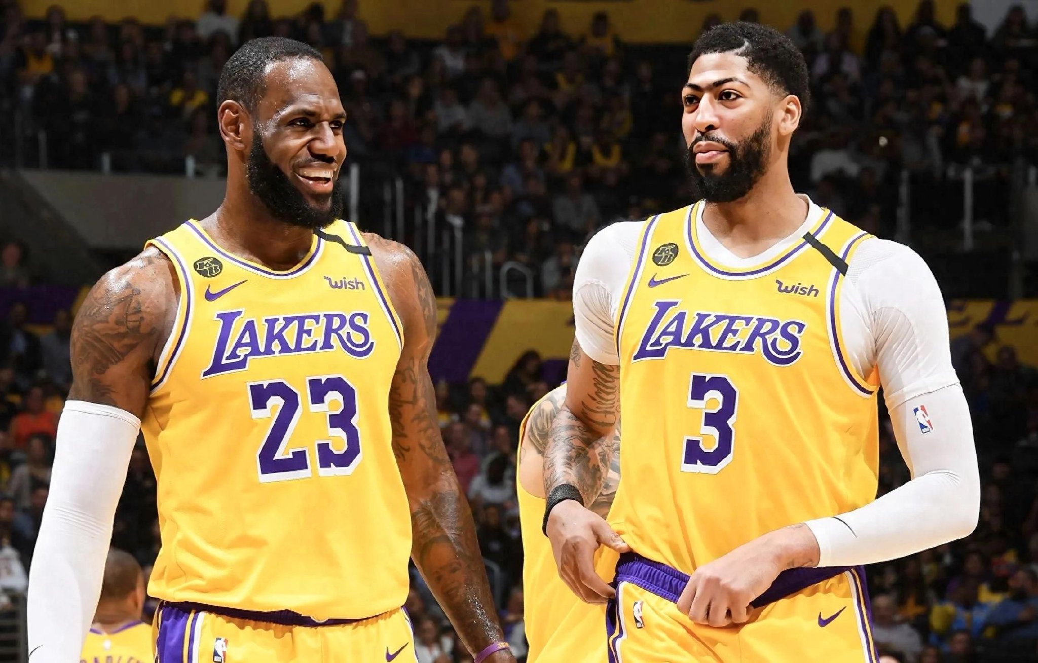 NBA直播见证湖人逆境翻盘的震撼时刻