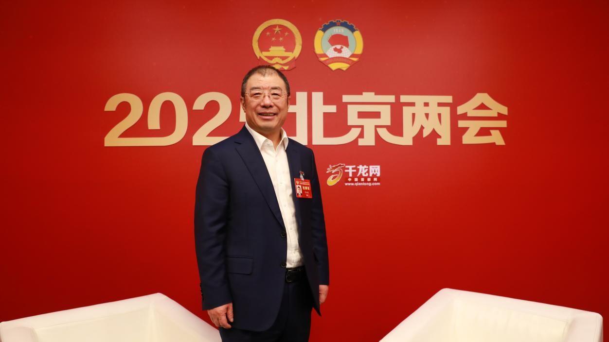 市政協委員、全國工商聯副主席、奇安信科技集團董事長齊向東走進新京報千龍網訪談間。千龍網 楊歡 攝