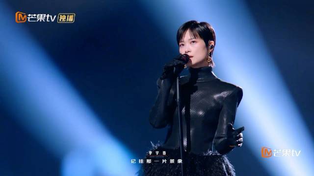 “凉风轻轻吹到悄然进了我衣襟，夏天偷去听不见声音”