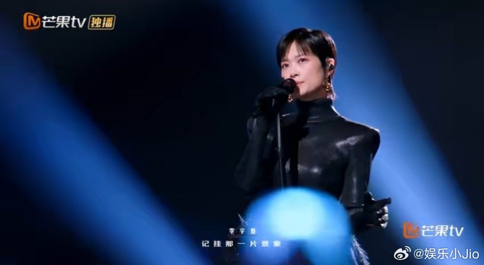 《风的季节》这首歌是徐小凤的经典作品之一…