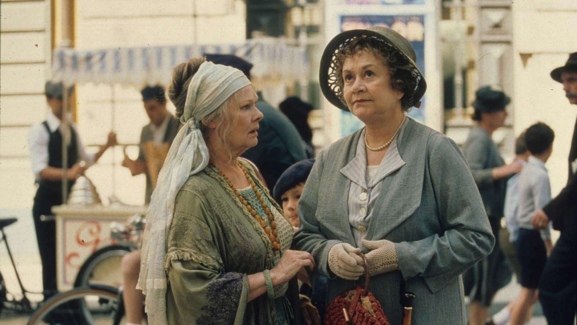 普劳赖特（右）在《与墨索里尼喝茶》中