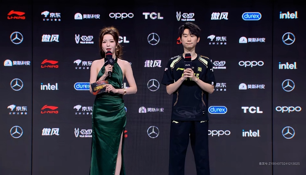 赛后采访Doinb：赛场还是熟悉的感觉，第二局开始已经没有什么压力了感觉|赛段_新浪新闻