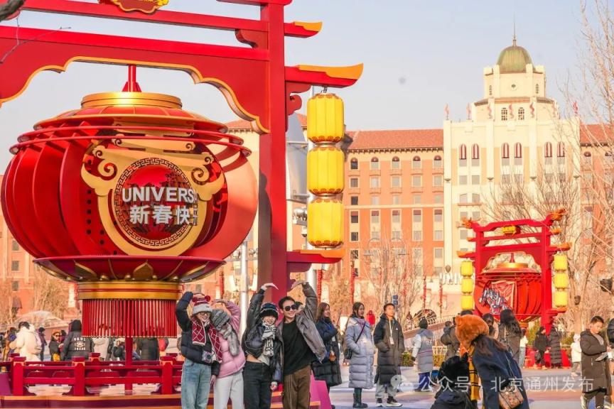 环球度假区开启“环球中国年”！流光溢彩美轮美奂，快来“逛吃”看表演