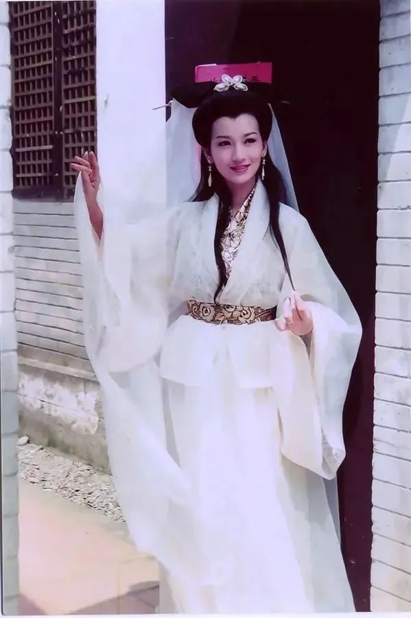 赵雅芝饰演的白素贞（资料图）