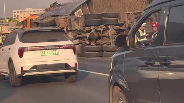 终究是小米SU7扛下了所有 小米SU7交通事故