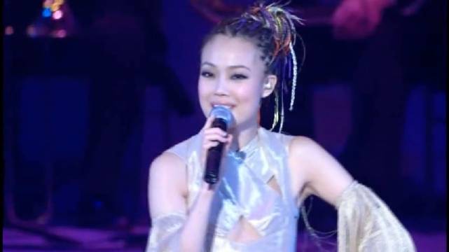 容祖儿惊艳翻唱《春光乍泄》，弦乐婉转动听