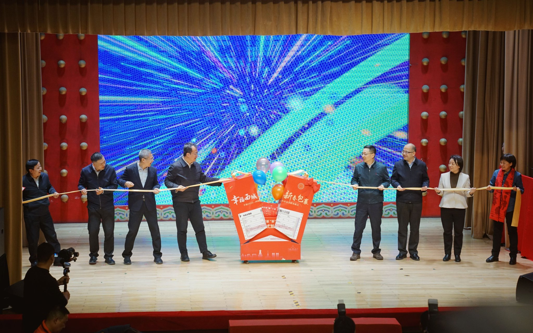 活動現場發佈西城區暖「新」十條、大柵欄暖「新」幸福包。新京報記者 薛珺 攝