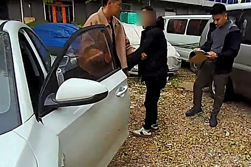 嫌疑人被警方抓獲。 圖源：北京鐵警