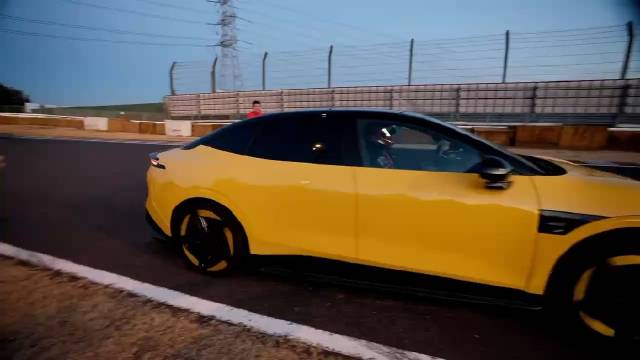 看过速度与激情的朋友应该知道，要激发车子的全部性能，改装往往是必要的…