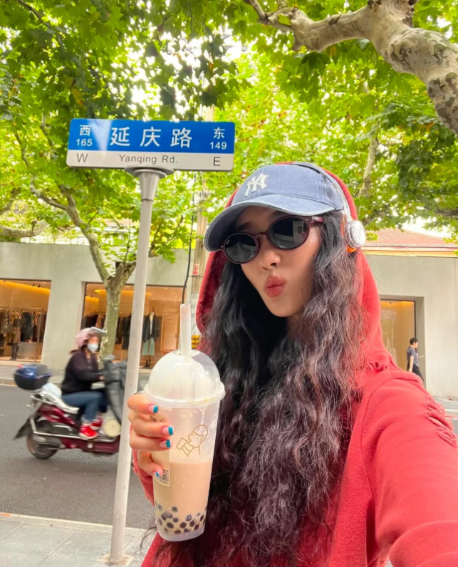 ● 韩国博主的上海街拍,图源@Instagram