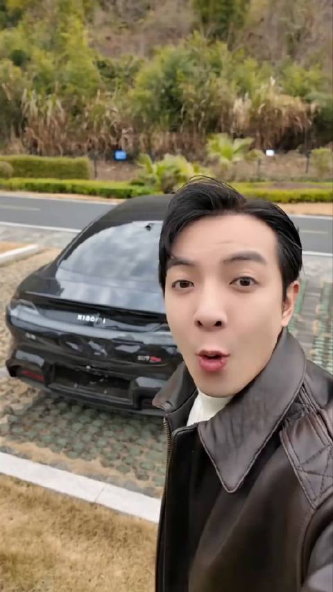 全速才撞成这样？这不扯呢吗？