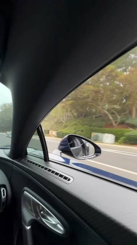 现实中野生奔驰CLK GTR，太魔幻了