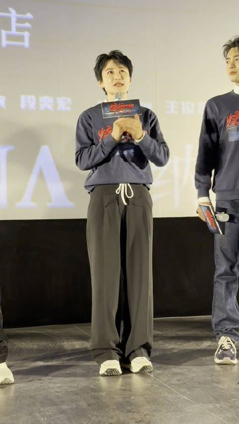 昨天看到“今年春节档最能打的女性”蒋璐霞在《蛟龙行动》一场映后活动时说佟莉让我们相信蝴蝶和坦克可以并存在一个女人身上