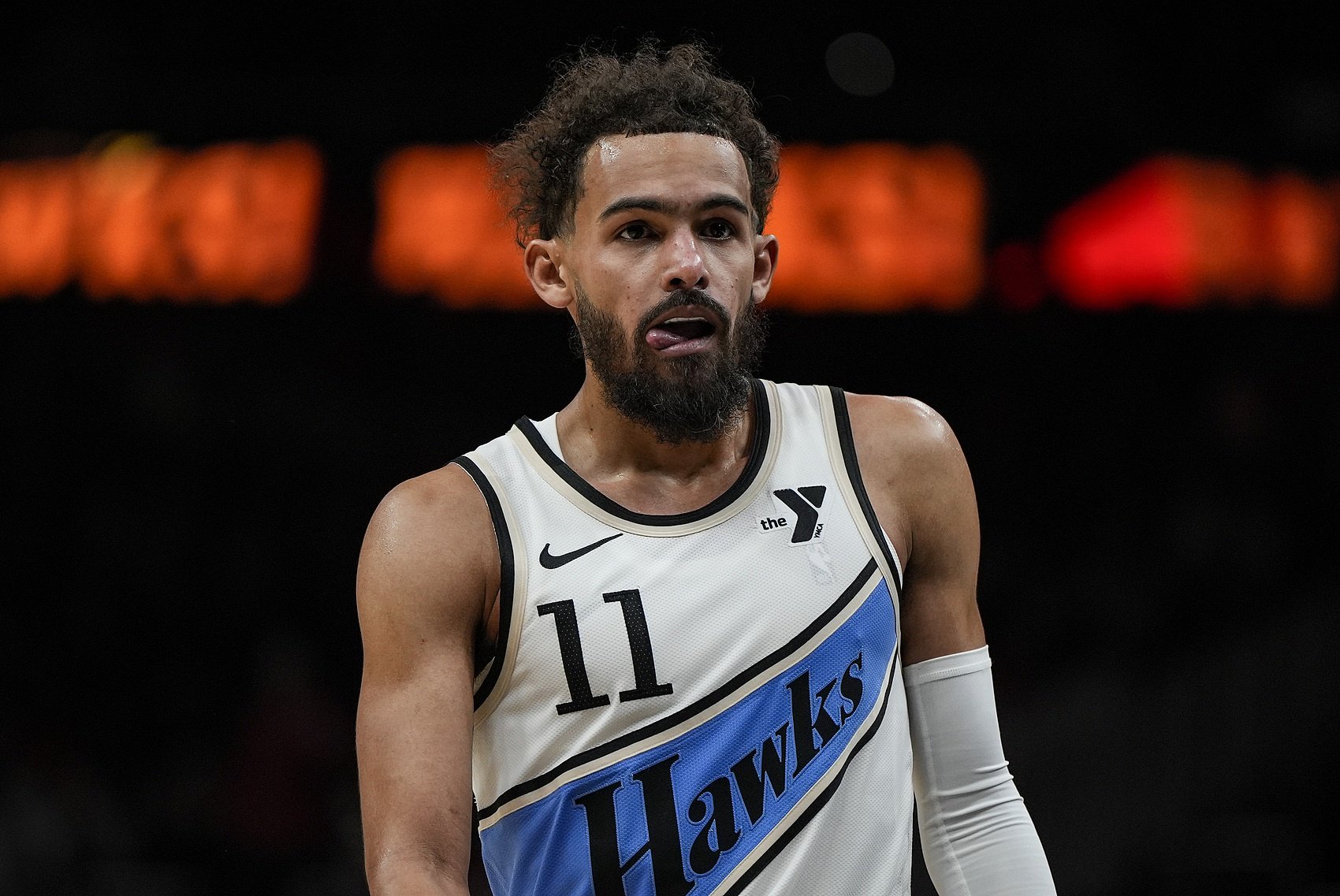 特雷·杨核心作用再审视 持球挡拆与关键时刻决策效率分析