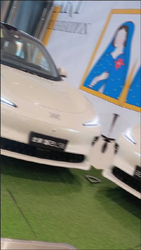 商场一角遇见-智己LS6