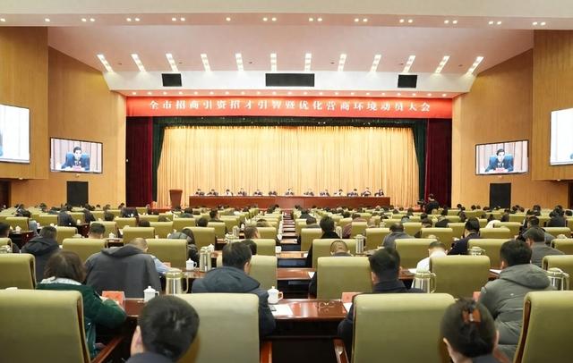 会议现场 记者 李强 摄