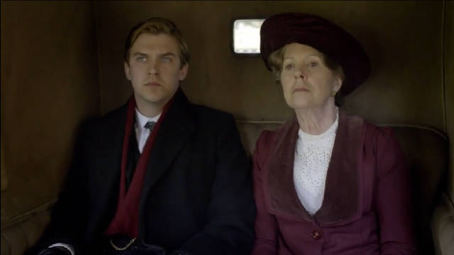 到唐顿前，Matthew俨然一位社会精英，自我感觉好极了…