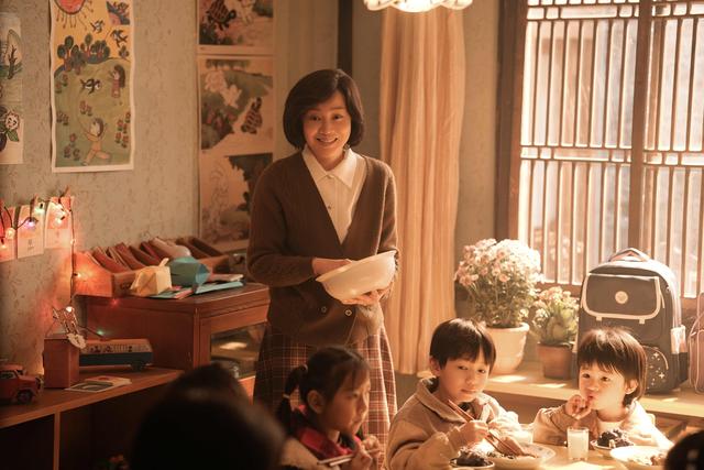 演员闫妮在电视剧《小巷人家》中饰演黄玲。受访者供图