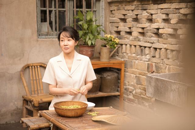 演员闫妮在电视剧《小巷人家》中饰演黄玲。受访者供图