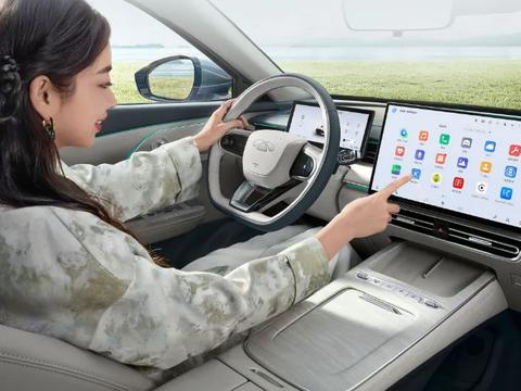 奇瑞风云A8L百万招募“黄金右脚”，挑战省油极限！