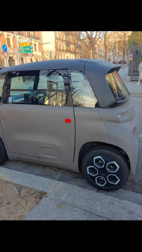 雪铁龙AMI，算是五菱宏光马卡龙的mini版了吧