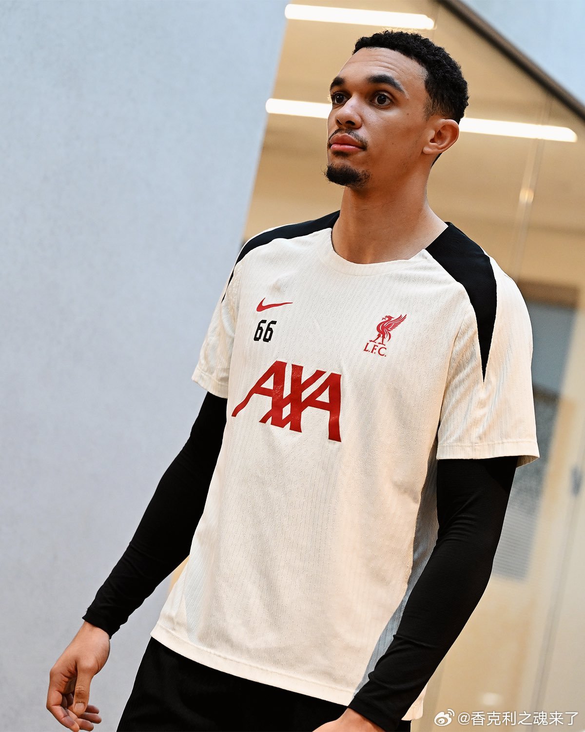 萨拉赫胡子有些白色了