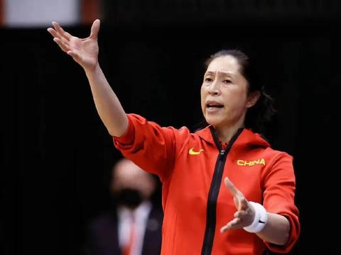 女篮官宣换帅，宫鲁鸣主抓团体性，媒体曝内幕，存在拉帮结派？