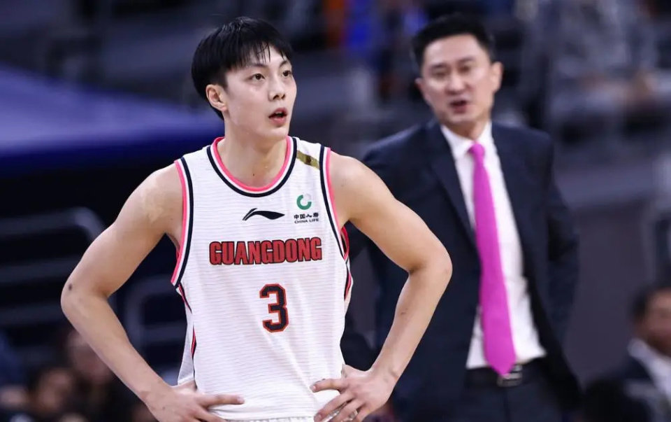 CBA推动球员再降薪，徐杰吃大亏，任骏飞、胡明轩笑醒