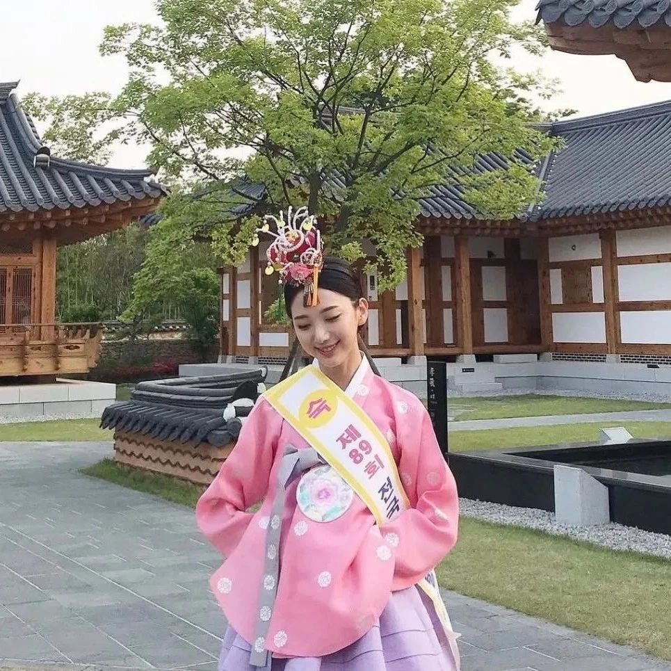 28岁女主播自杀真相曝光！职场霸凌背后隐藏的黑暗内幕……