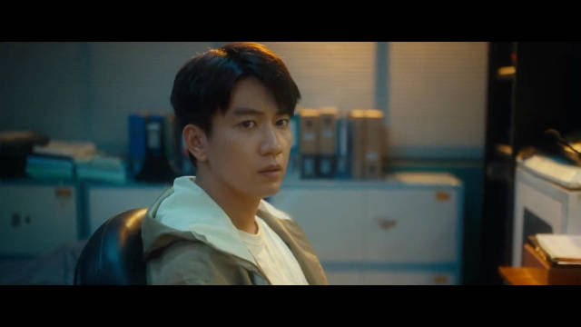 廖思远@王子奇是演员王子奇 查看监控，神秘黑衣人突然出现…