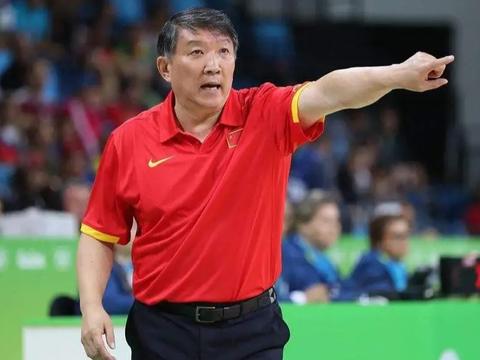 中国女篮新帅三把火！提拔新星，三人出局，郑薇下课原因揭开