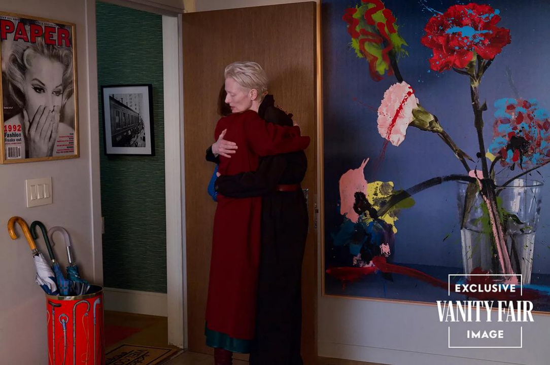 影片中的布景大量出现装饰性极强的现代绘画，都在提示某种生命的绚烂和美好。