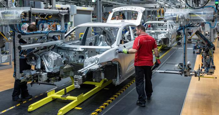 电动汽车需求疲软，保时捷将在德国裁员1900人