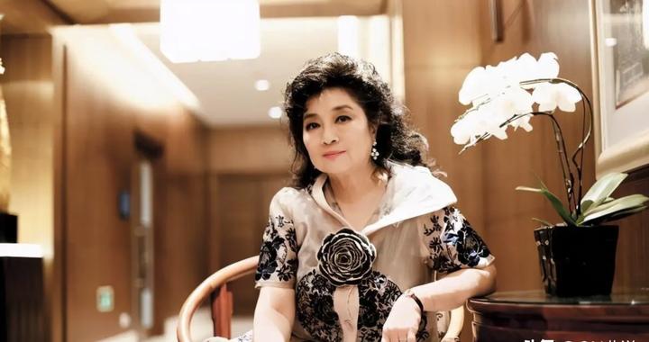 罗文与徐小凤：香江歌谣的双生花火