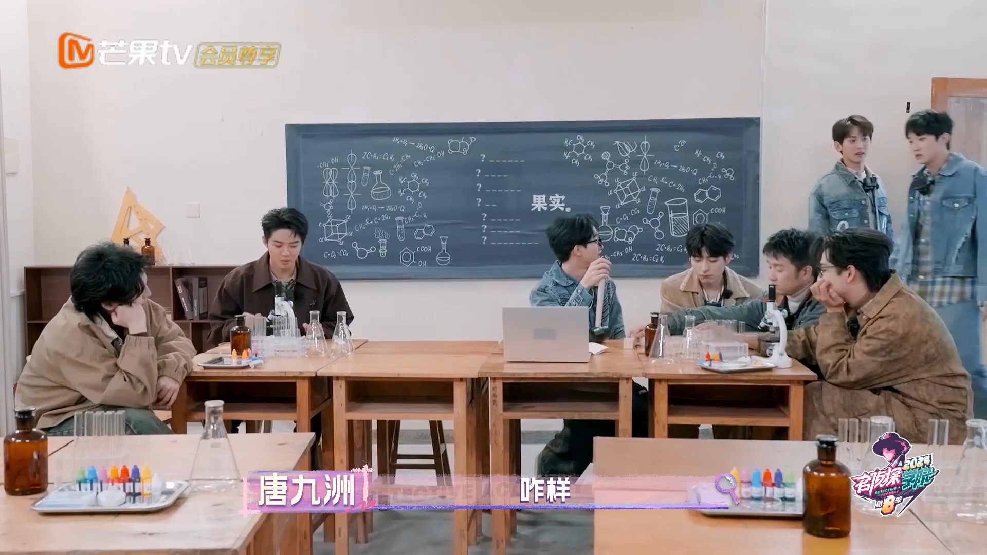 韬韬怎么找线索找的水灵灵的打起麻将了哈哈哈哈，还打牌摸牌组合单词