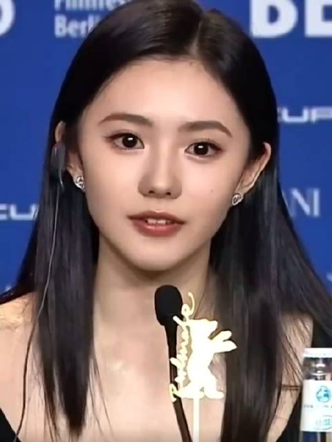 在第75届柏林电影节期间，《想飞的女孩》举办了首映活动…