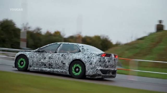 把音量打开，听听电动性能车的声浪