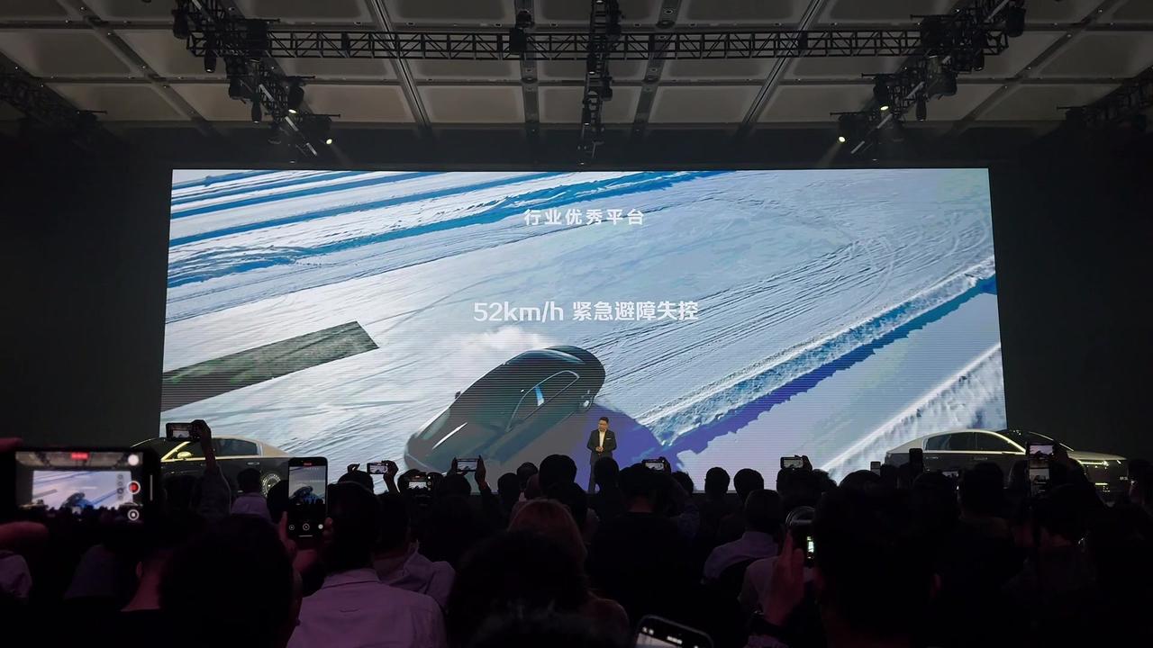 尊界S800对比迈巴赫 余承东：大家不要嘲笑它余承东 尊界S800